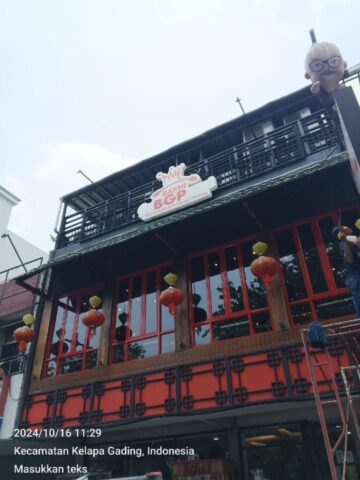 Pemasangan Neon Box Acrylic Bakmi BGP Kelapa Gading