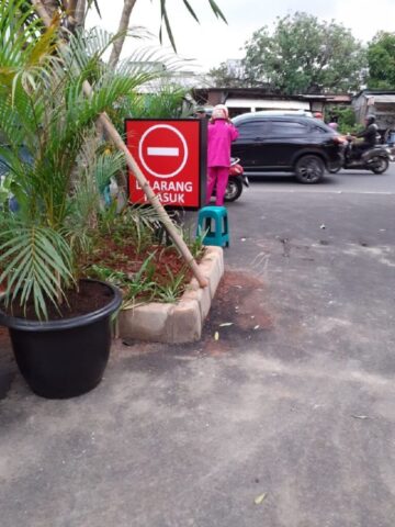 Pemasangan Neon Box Dilarang Masuk