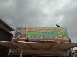 Pemasangan Neon Box Nasi Tempong INDRA di Tebet, Jakarta Selatan