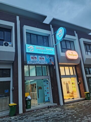 Pemasangan Neon Box Sahabat Laundry di Cengkareng